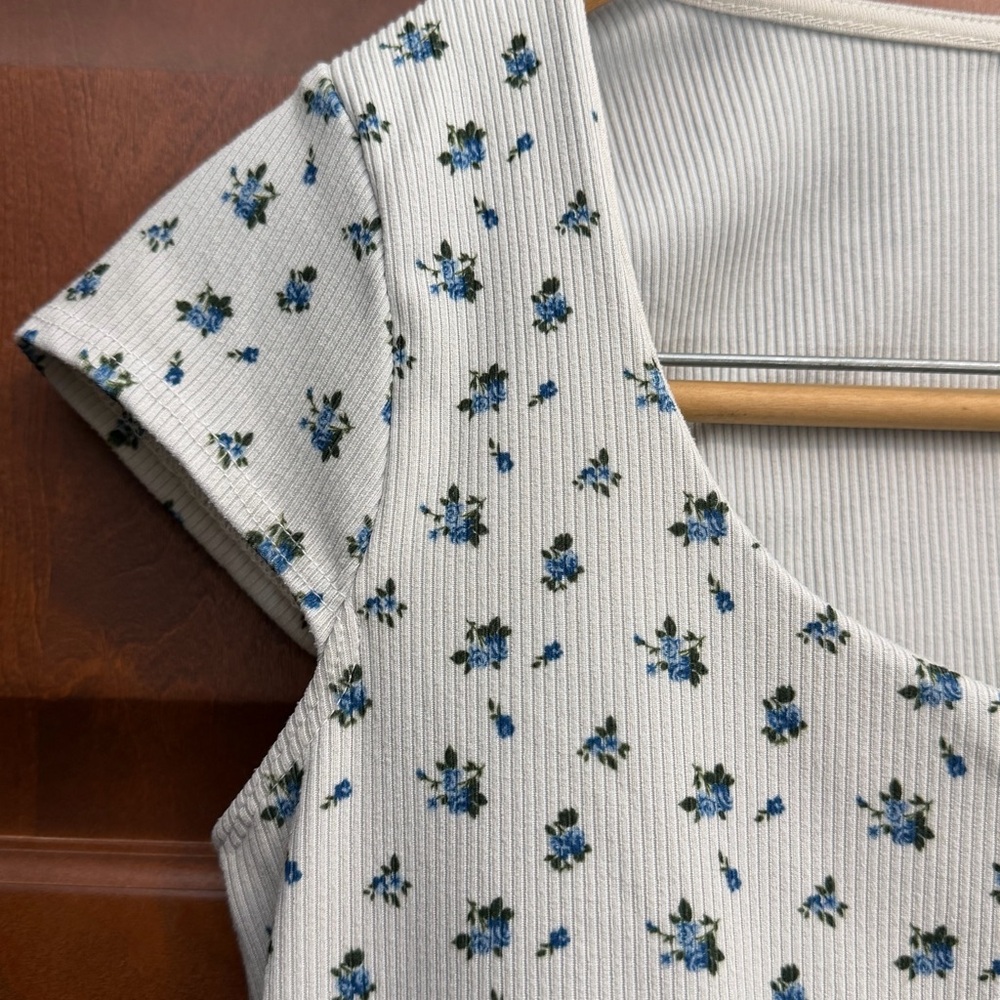 Live in the Moment Womens M Ditsy Floral Blue Crop Top Romantic Y2K Coquette Rib - Picture 2 of 9
